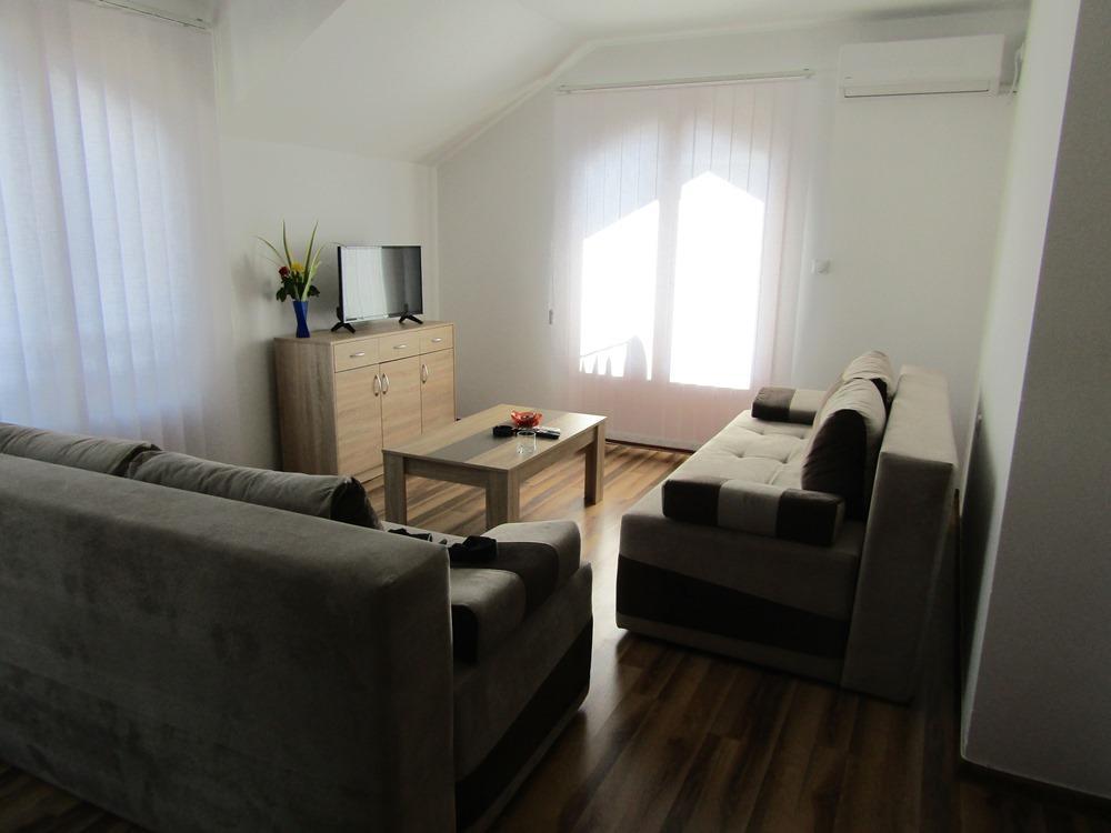 Apartment And Rooms Konak วิเชกราด ภายนอก รูปภาพ