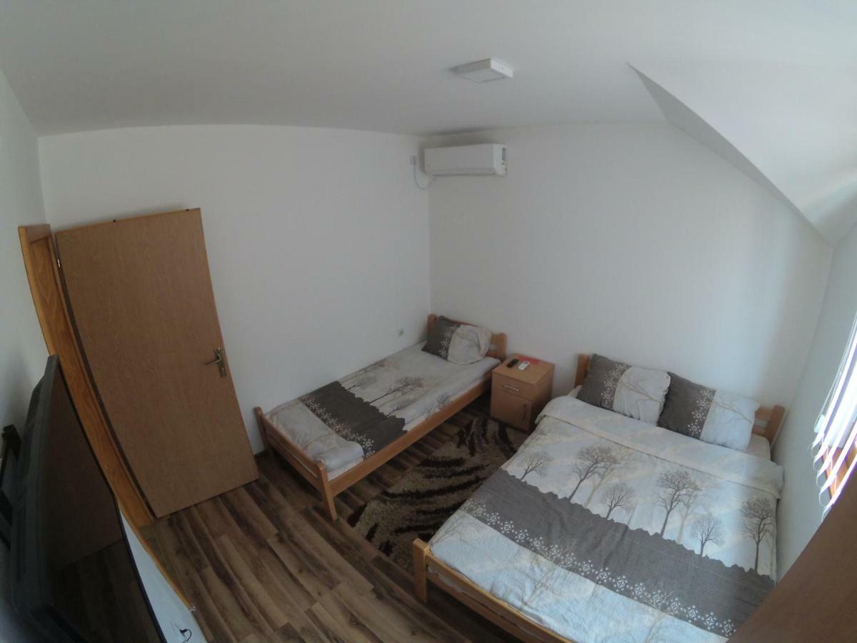 Apartment And Rooms Konak วิเชกราด ภายนอก รูปภาพ