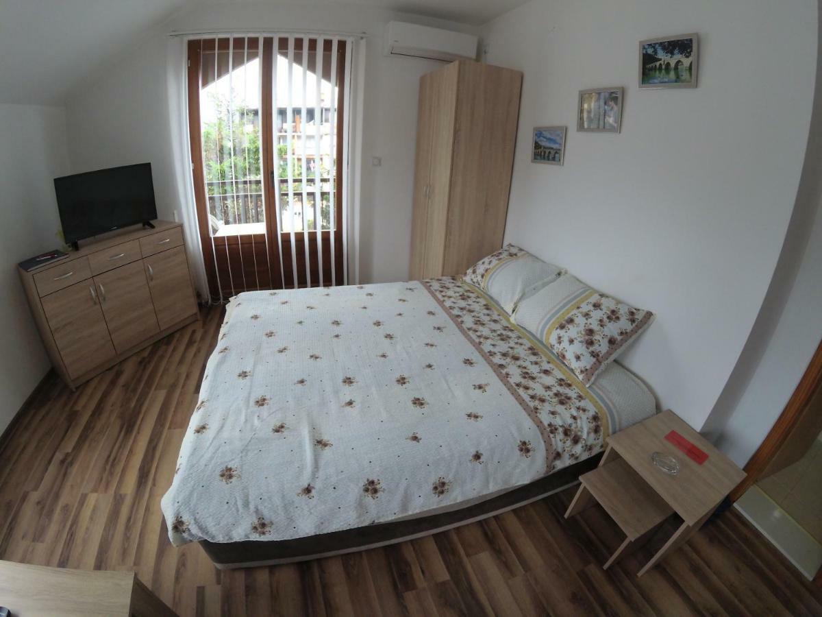 Apartment And Rooms Konak วิเชกราด ภายนอก รูปภาพ