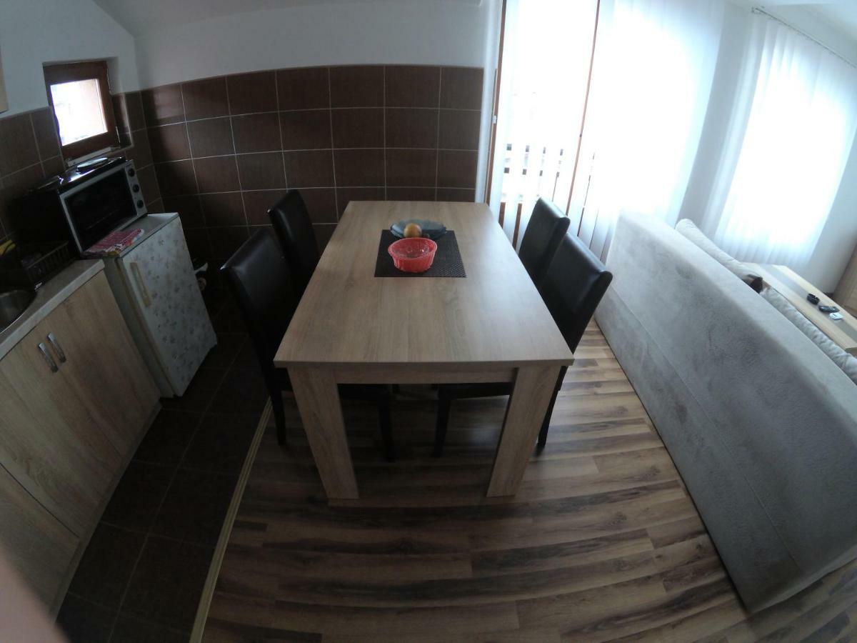 Apartment And Rooms Konak วิเชกราด ภายนอก รูปภาพ