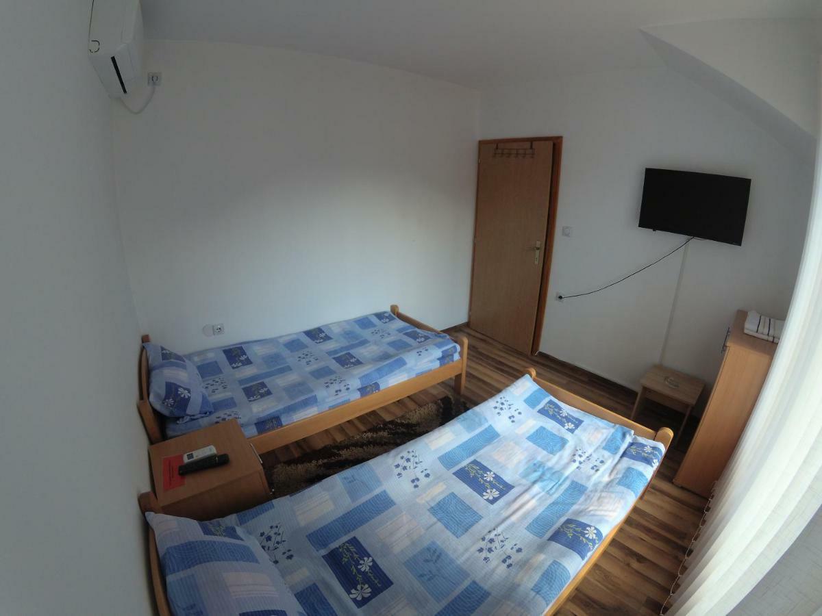 Apartment And Rooms Konak วิเชกราด ภายนอก รูปภาพ