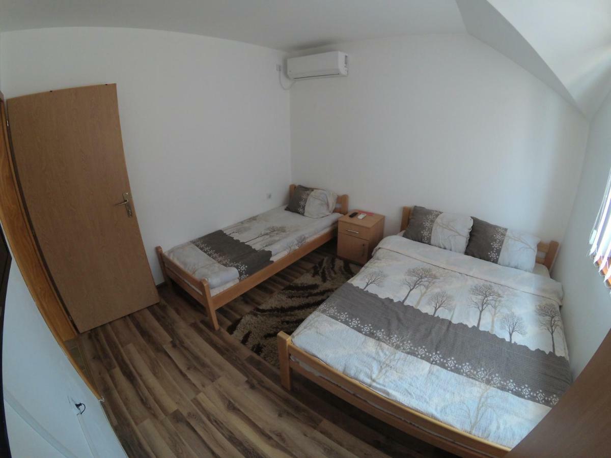 Apartment And Rooms Konak วิเชกราด ภายนอก รูปภาพ