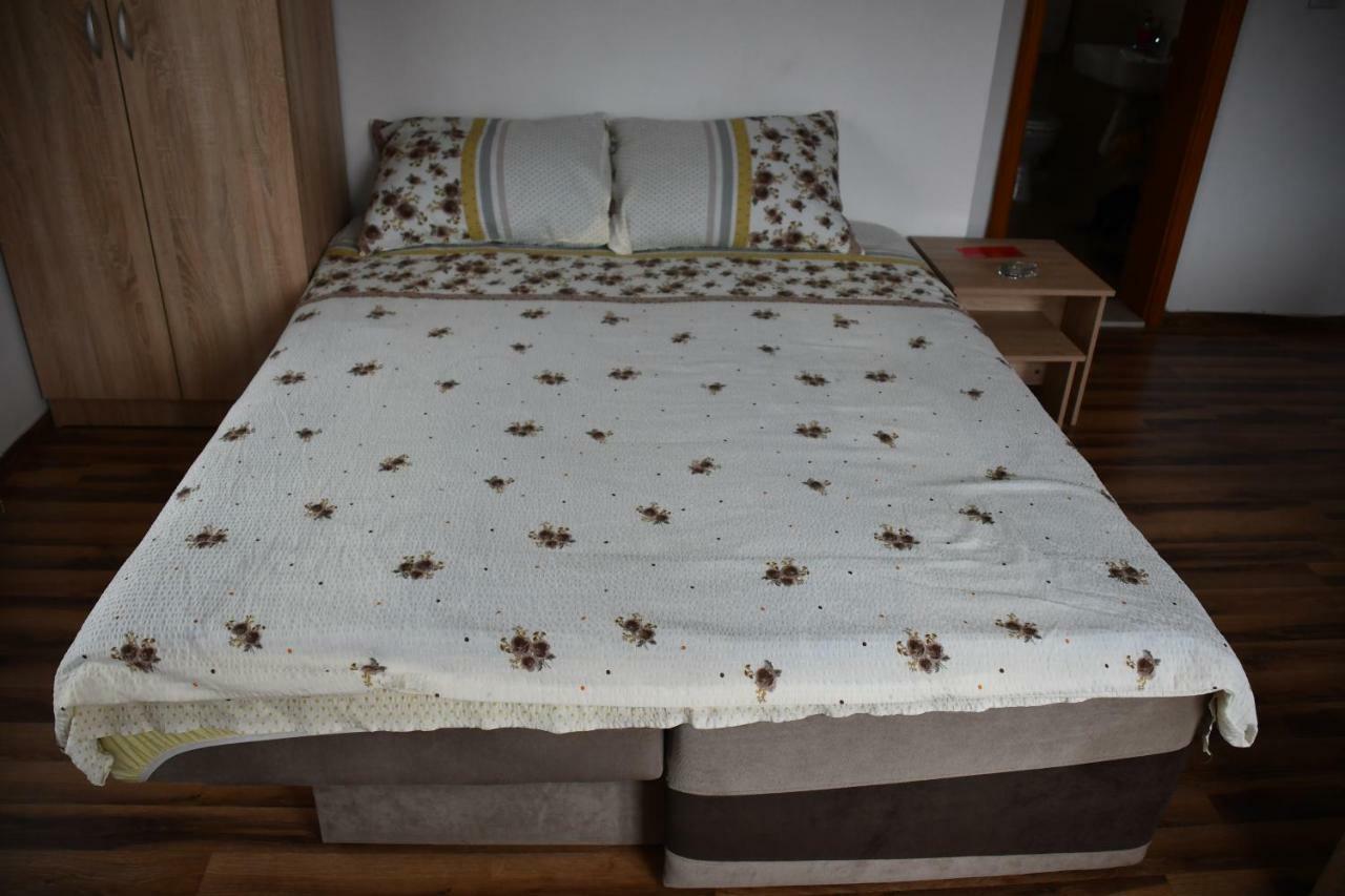 Apartment And Rooms Konak วิเชกราด ภายนอก รูปภาพ