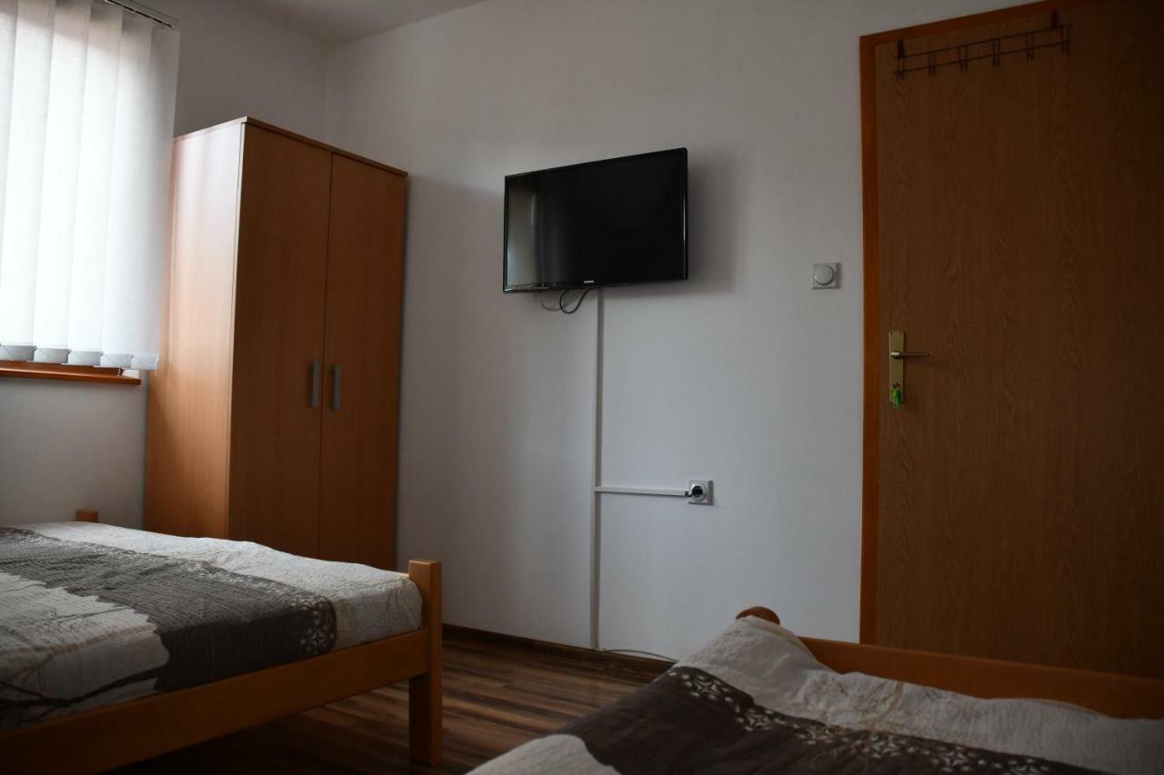 Apartment And Rooms Konak วิเชกราด ภายนอก รูปภาพ