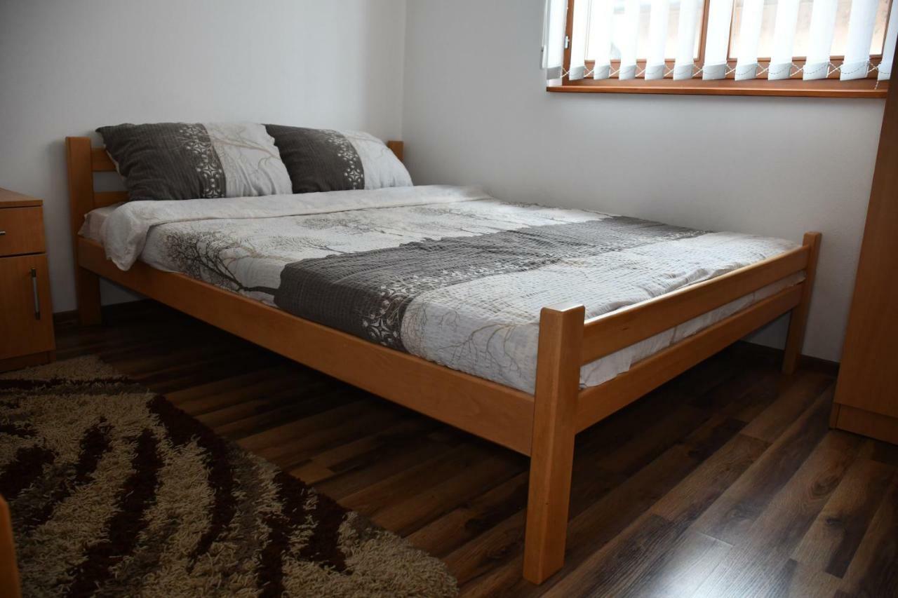 Apartment And Rooms Konak วิเชกราด ภายนอก รูปภาพ